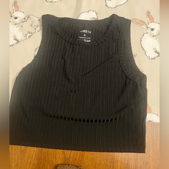 SHEIN Ribbed Cropped Tank Tops - Picture 2 of 4